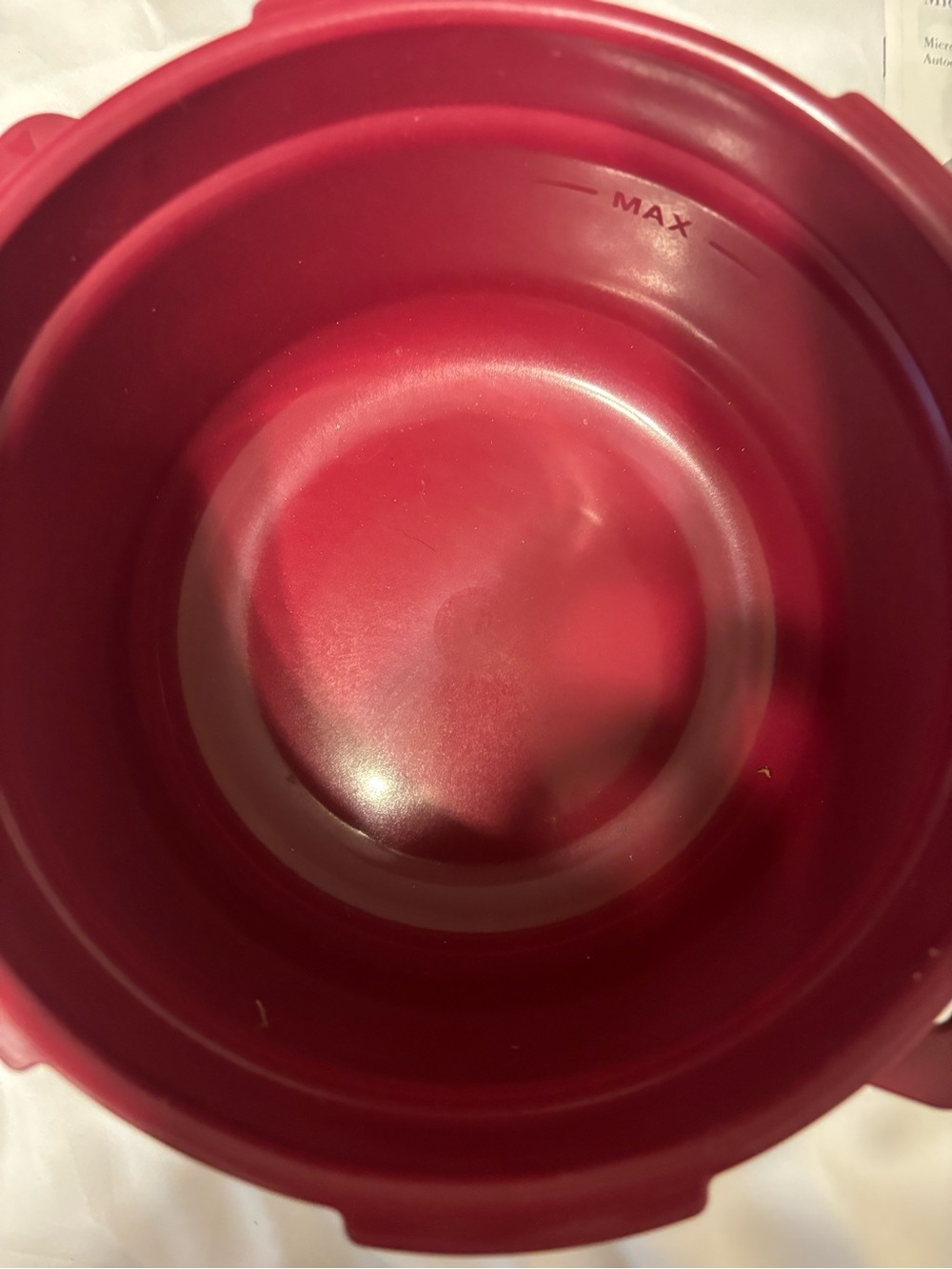 Tupperware Microwave Pressure Cooker Burgundy Complete w/ Manual 3 Qt MicroPro - Picture 5 of 8